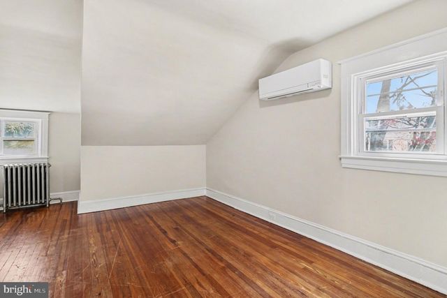 30 W AVON RD, Brookhaven, PA 19015