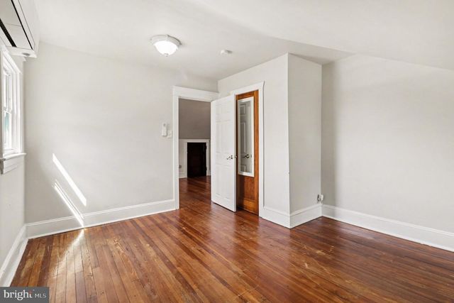 30 W AVON RD, Brookhaven, PA 19015