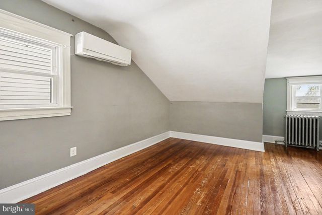 30 W AVON RD, Brookhaven, PA 19015