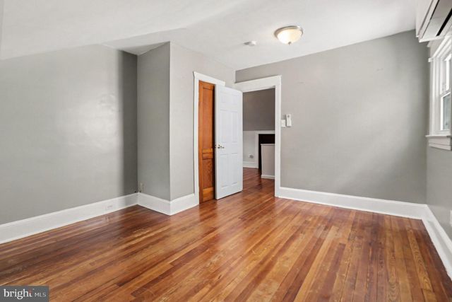 30 W AVON RD, Brookhaven, PA 19015