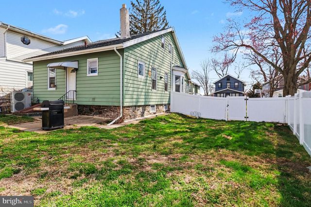 30 W AVON RD, Brookhaven, PA 19015