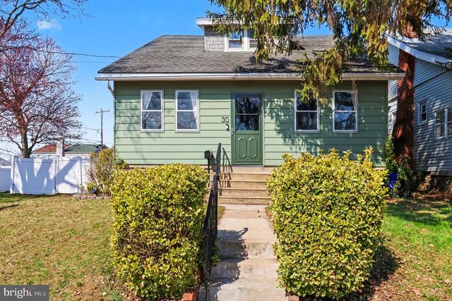 30 W AVON RD, Brookhaven, PA 19015