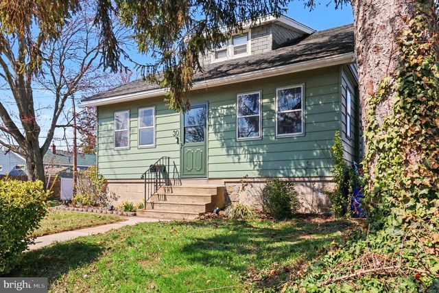 30 W AVON RD, Brookhaven, PA 19015