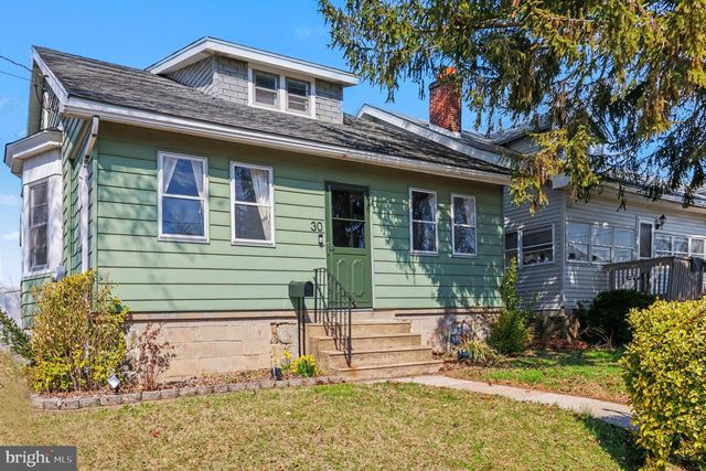 30 W AVON RD, Brookhaven, PA 19015