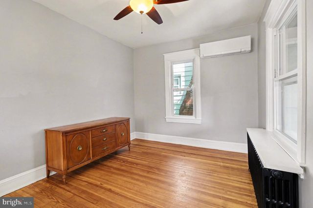 30 W AVON RD, Brookhaven, PA 19015