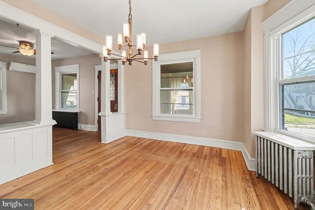 30 W AVON RD, Brookhaven, PA 19015