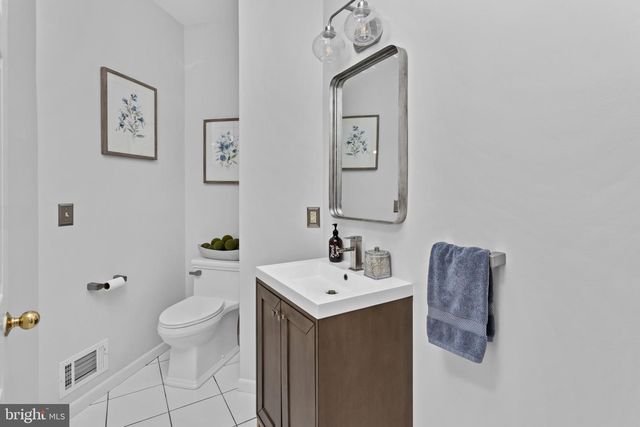 17 CLAYTON DR, Millstone Township, NJ 08510