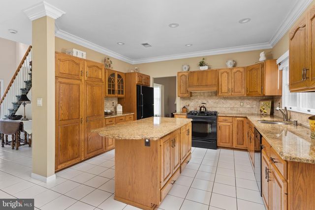 17 CLAYTON DR, Millstone Township, NJ 08510