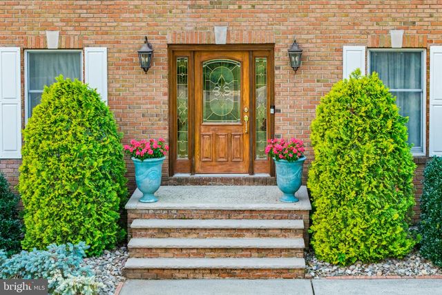 17 CLAYTON DR, Millstone Township, NJ 08510
