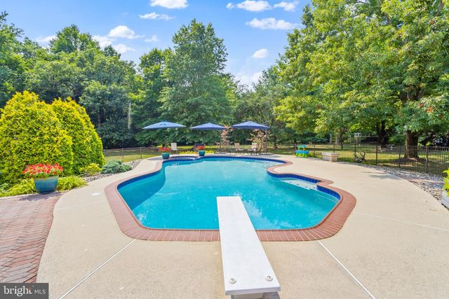 17 CLAYTON DR, Millstone Township, NJ 08510