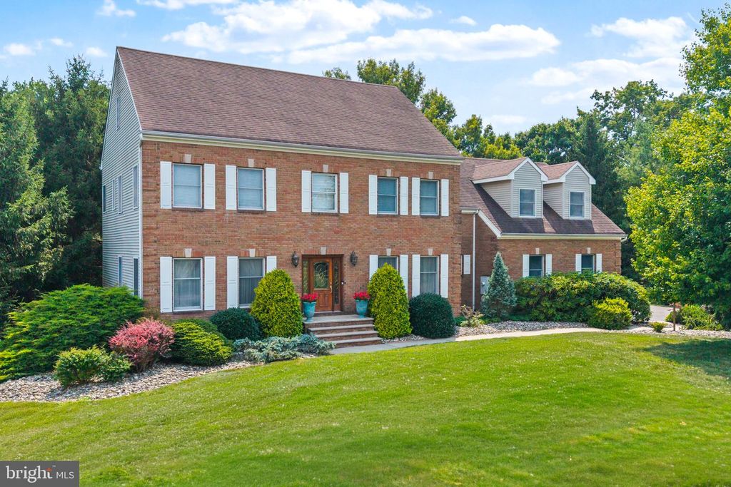 17 CLAYTON DR, Millstone Township, NJ 08510