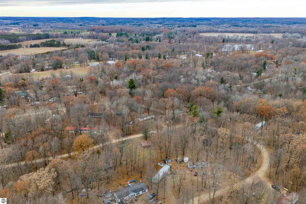 Image 12 of property listing at 7737 Wilderness Drive, Weidman, MI 48893