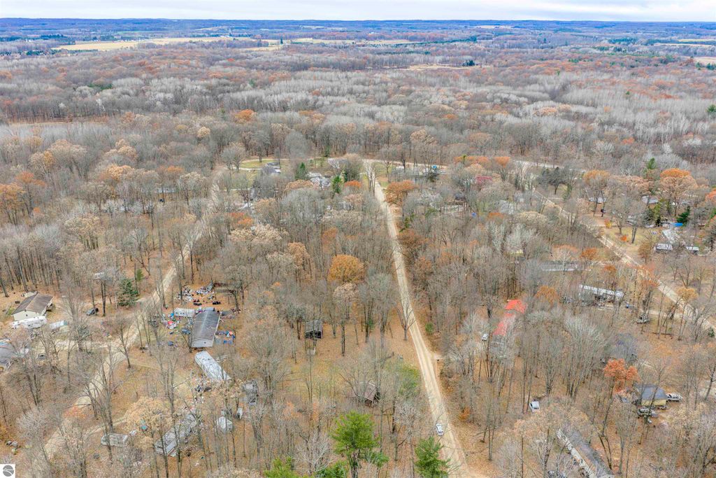 Image 13 of property listing at 7737 Wilderness Drive, Weidman, MI 48893