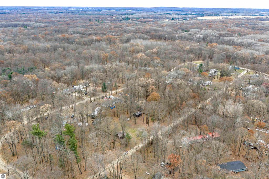 Image 14 of property listing at 7737 Wilderness Drive, Weidman, MI 48893