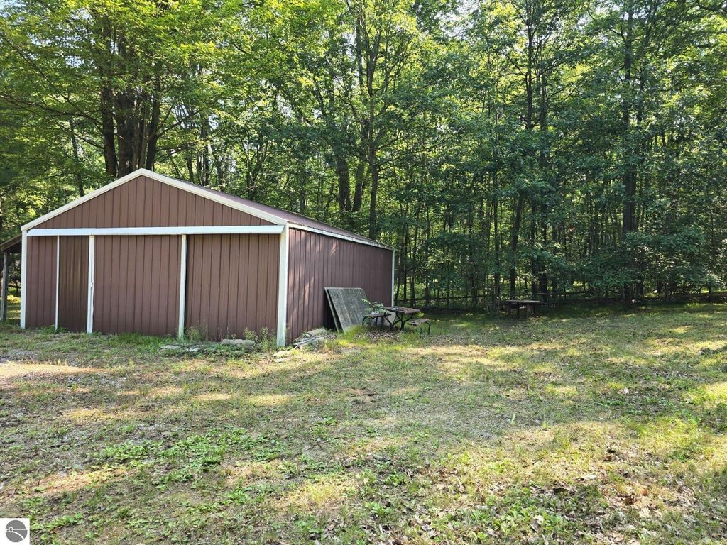 Image 19 of property listing at 7737 Wilderness Drive, Weidman, MI 48893