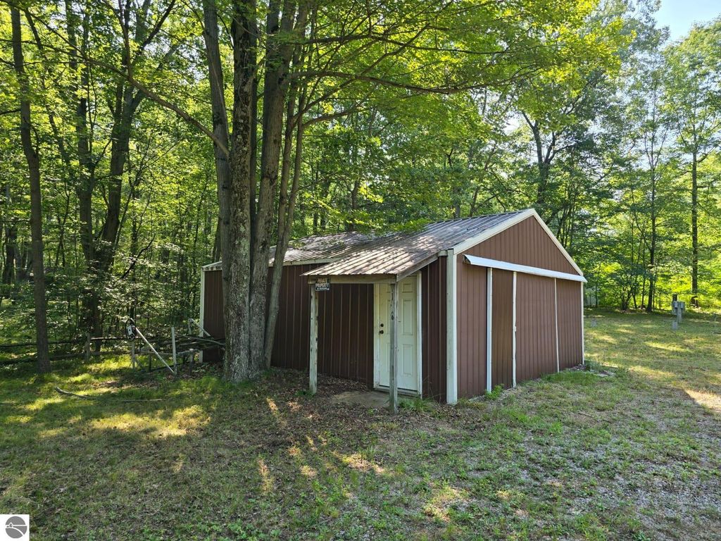 Image 20 of property listing at 7737 Wilderness Drive, Weidman, MI 48893