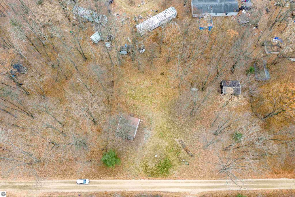 Image 5 of property listing at 7737 Wilderness Drive, Weidman, MI 48893