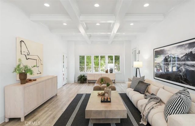 21 Lochmoor, Newport Beach, CA 92660