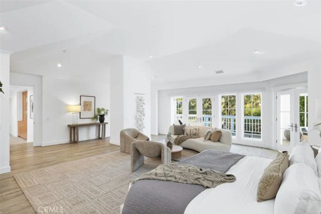 21 Lochmoor, Newport Beach, CA 92660