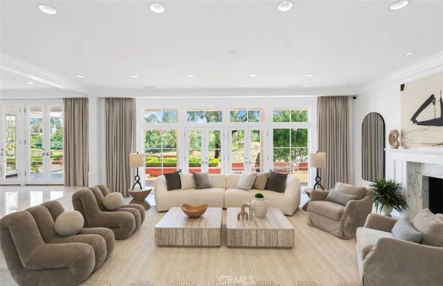 21 Lochmoor, Newport Beach, CA 92660