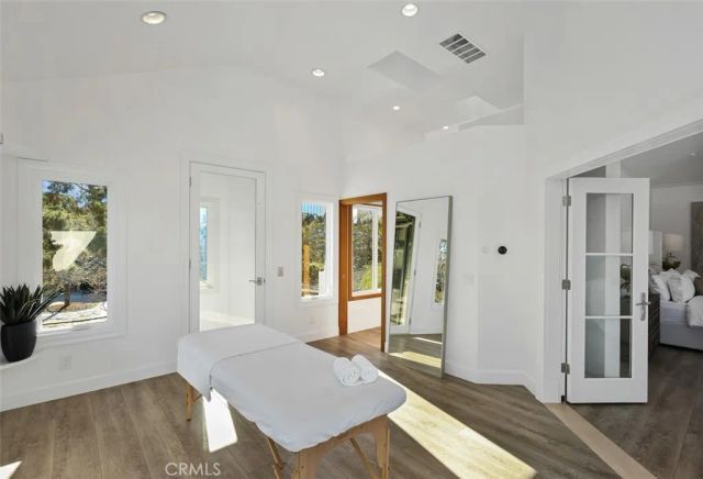 21 Lochmoor, Newport Beach, CA 92660