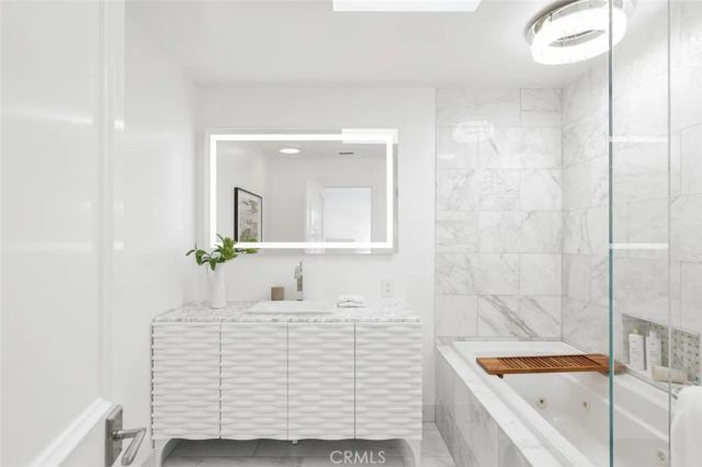 21 Lochmoor, Newport Beach, CA 92660