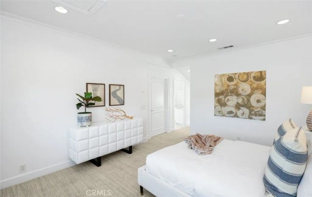 21 Lochmoor, Newport Beach, CA 92660