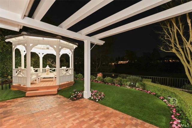 21 Lochmoor, Newport Beach, CA 92660