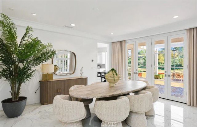 21 Lochmoor, Newport Beach, CA 92660