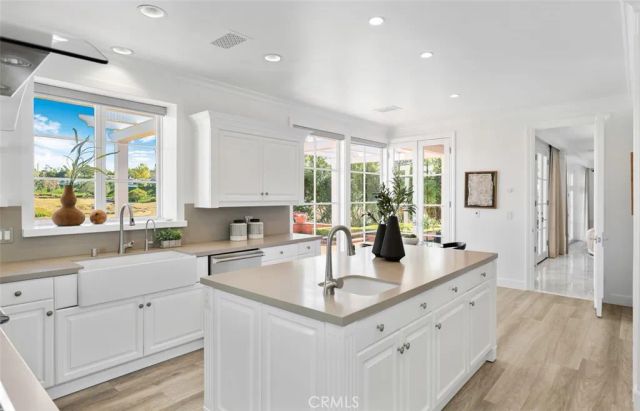21 Lochmoor, Newport Beach, CA 92660