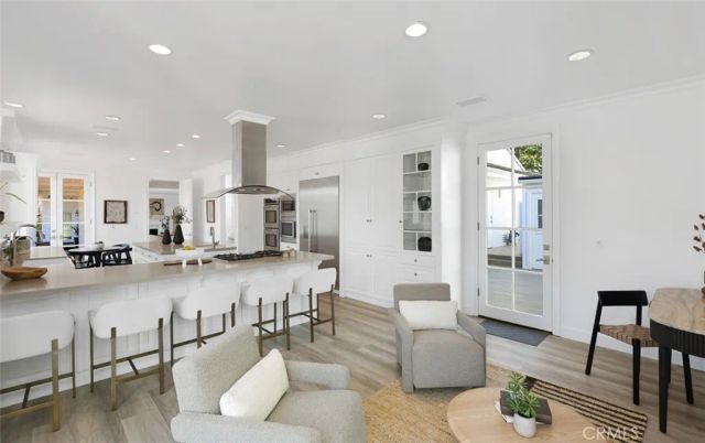 21 Lochmoor, Newport Beach, CA 92660