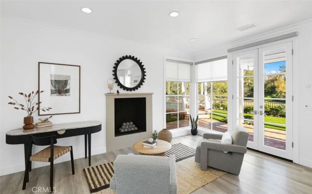 21 Lochmoor, Newport Beach, CA 92660