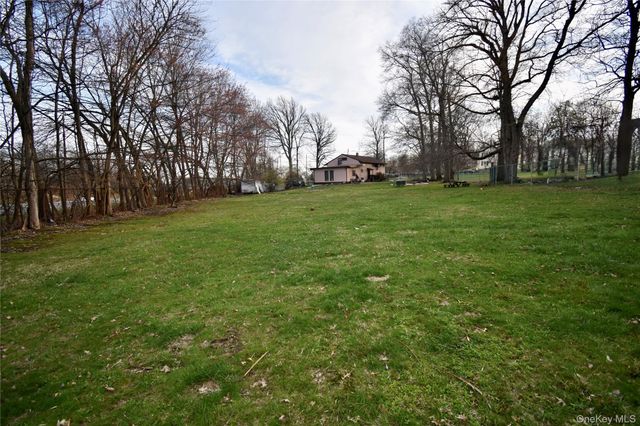 130 Scotland Hill Road, Chestnut Ridge, NY 10977