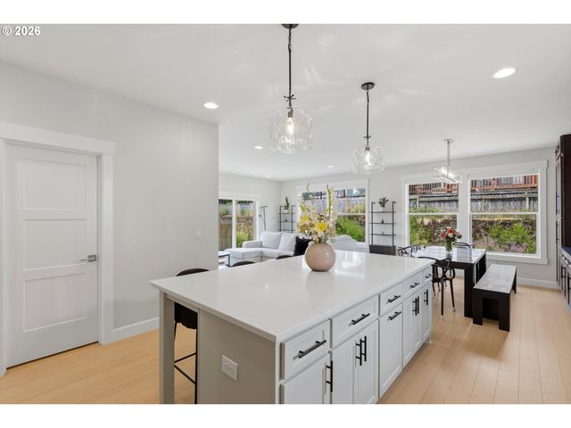 3779 Sw MCKINLEY St, Gresham, OR 97080