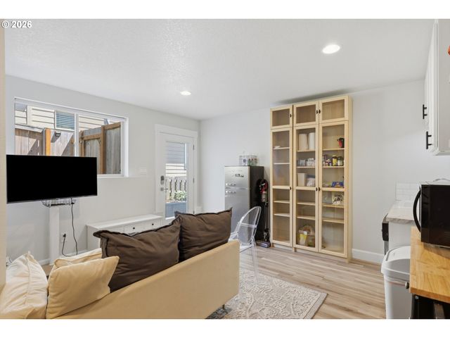 3779 Sw MCKINLEY St, Gresham, OR 97080