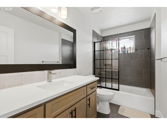 3779 Sw MCKINLEY St, Gresham, OR 97080