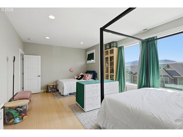 3779 Sw MCKINLEY St, Gresham, OR 97080