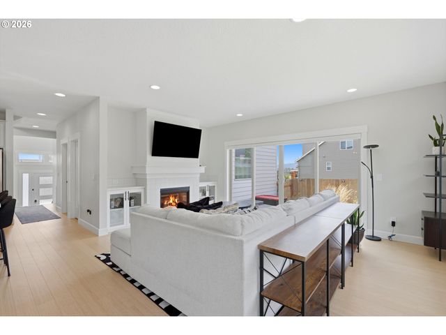 3779 Sw MCKINLEY St, Gresham, OR 97080