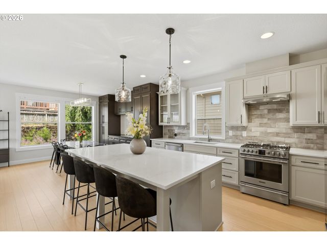 3779 Sw MCKINLEY St, Gresham, OR 97080