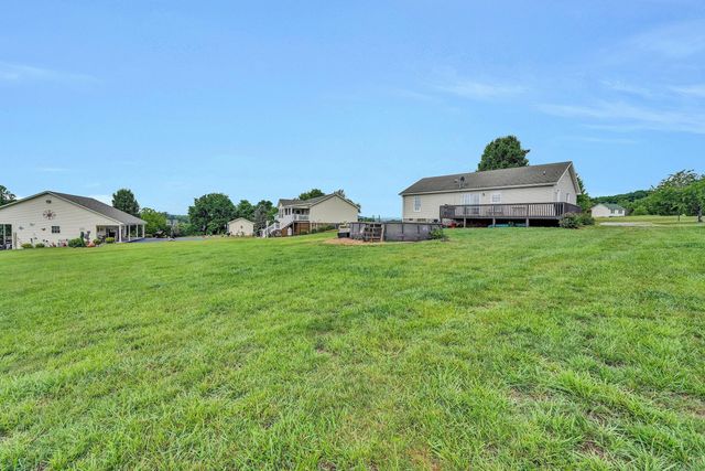 75 Estate DR, Glade Hill, VA 24092