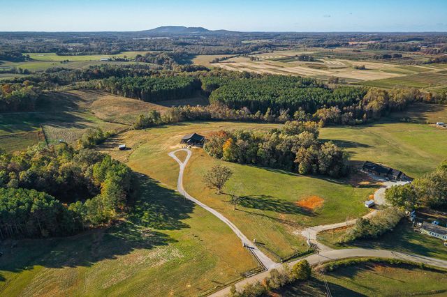 1656 Dibrell Lucky Road, Mcminnville, TN 37110