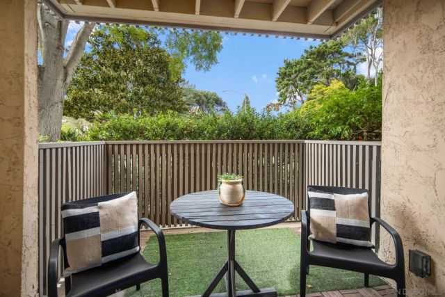 8581 Villa La Jolla Dr N, La Jolla, CA 92037