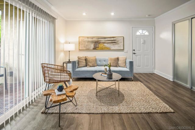 8581 Villa La Jolla Dr N, La Jolla, CA 92037