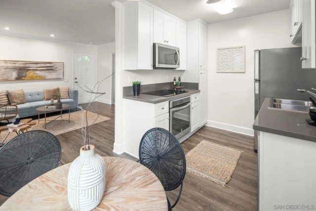 8581 Villa La Jolla Dr N, La Jolla, CA 92037