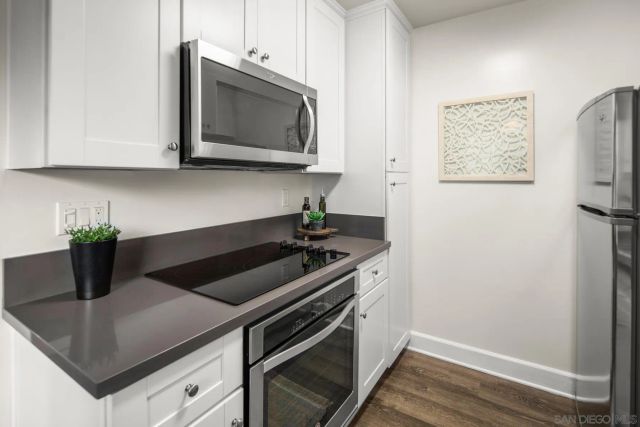 8581 Villa La Jolla Dr N, La Jolla, CA 92037