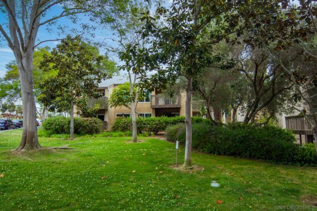 8581 Villa La Jolla Dr N, La Jolla, CA 92037