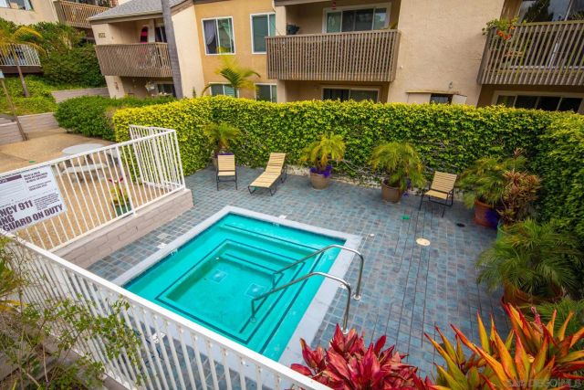 8581 Villa La Jolla Dr N, La Jolla, CA 92037
