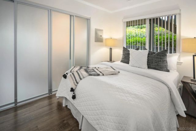 8581 Villa La Jolla Dr N, La Jolla, CA 92037