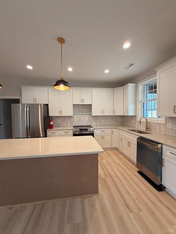 9 Live Oak Court, Forest, VA 24551