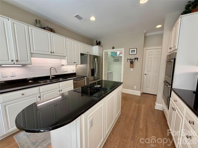 8964 Challis Hill Lane, Charlotte, NC 28226